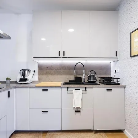 Carcavelos Central Apartment شقة *