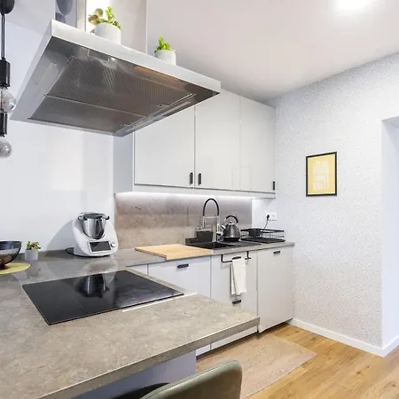 Carcavelos Central Apartment