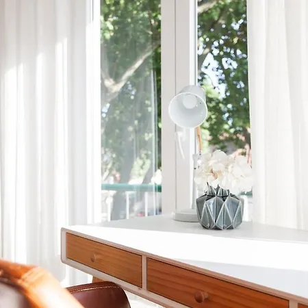 Carcavelos Central Apartment