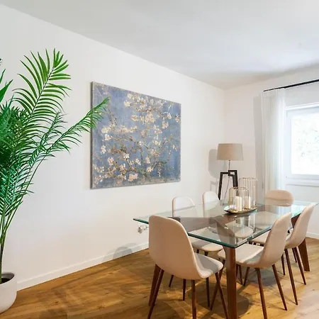 Carcavelos Central Apartment *